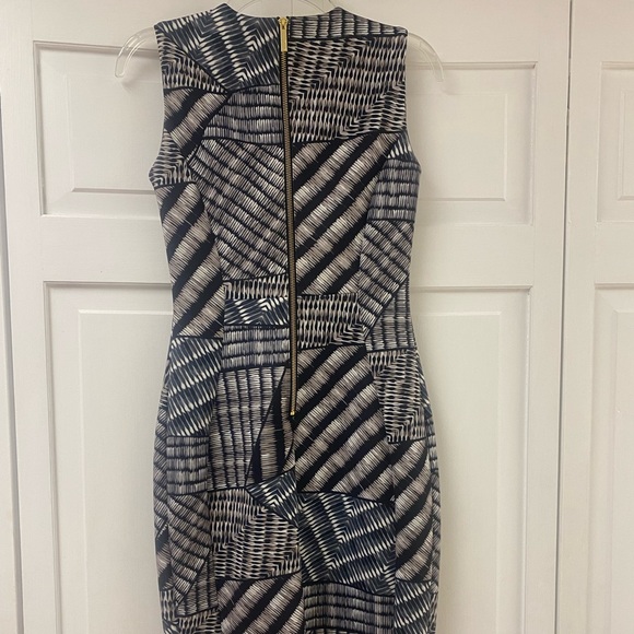 Stunning Calvin Klein like new size 2 dress - Picture 2 of 6